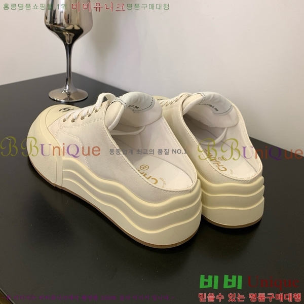  * Ŀ  32HG872561-9