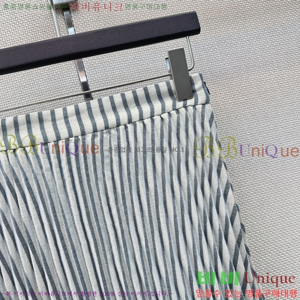 ���� ���ڷ� ��ġ�ڸ� ��ĿƮ BC33463-8