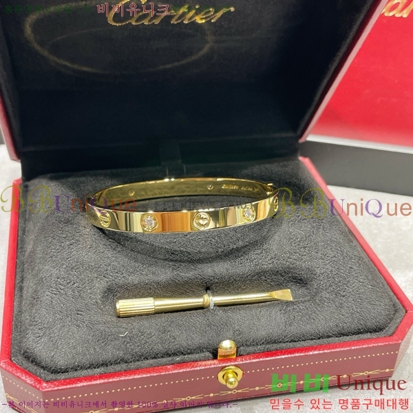 �������� ��쿡 LOVE �극�̽��� Ŭ���� ť�� CR3000045-2