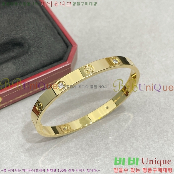 �������� ��쿡 LOVE �극�̽��� Ŭ���� ť�� CR3000045-2