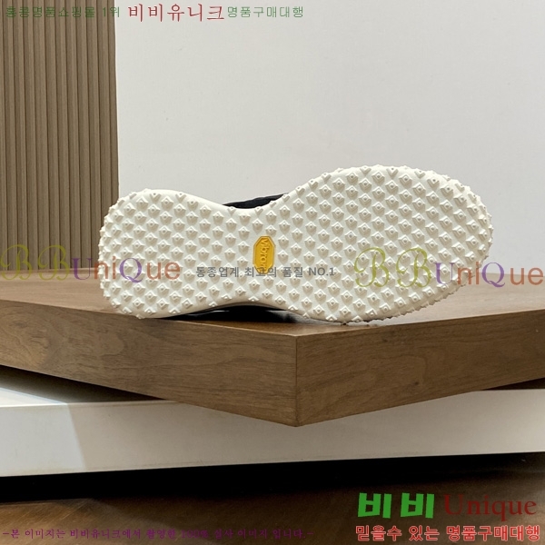 ���� ��**�� ����Ŀ�� M1022490-6